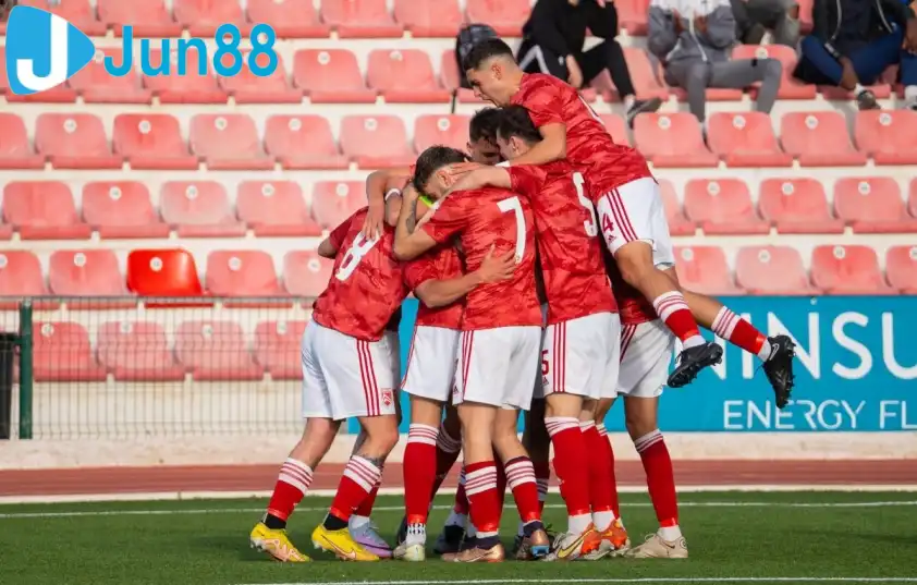 U21 Gibraltar thường xuyên để lộ khoảng trống lớn ngay trước vòng cấm