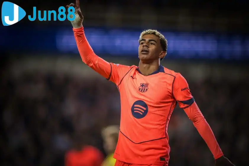 Lamine Yamal cân bằng kỷ lục đáng nể của Kylian Mbappe (Ảnh: CLB)